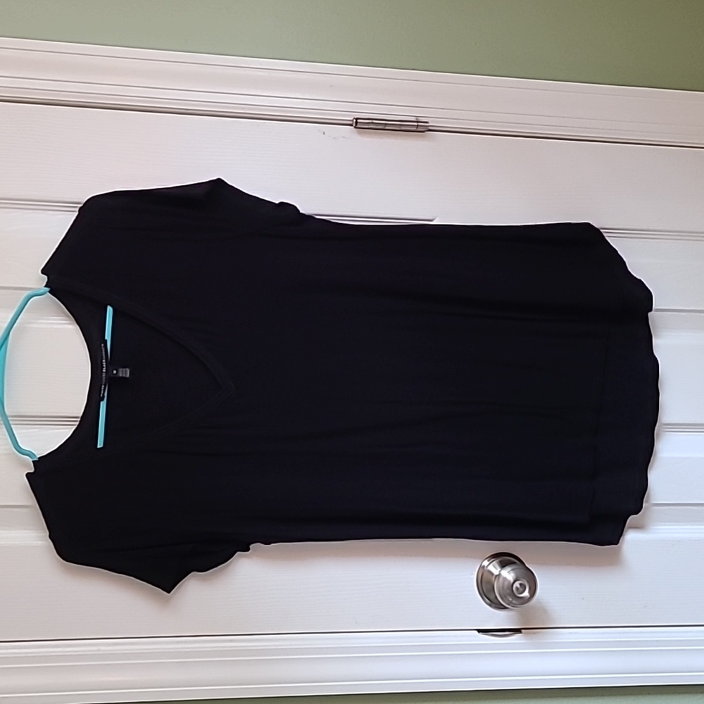 White house black market v neck tee